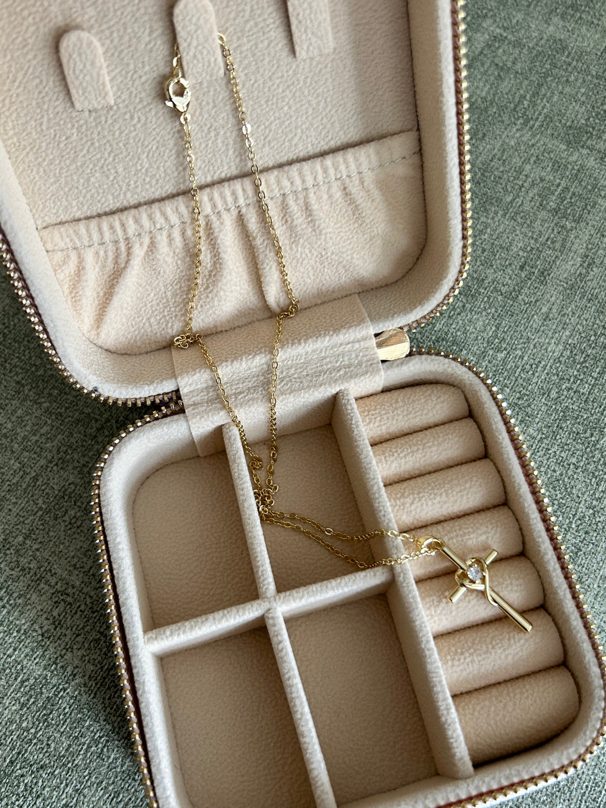 The Sacred Heart Necklace (Gold-plated)