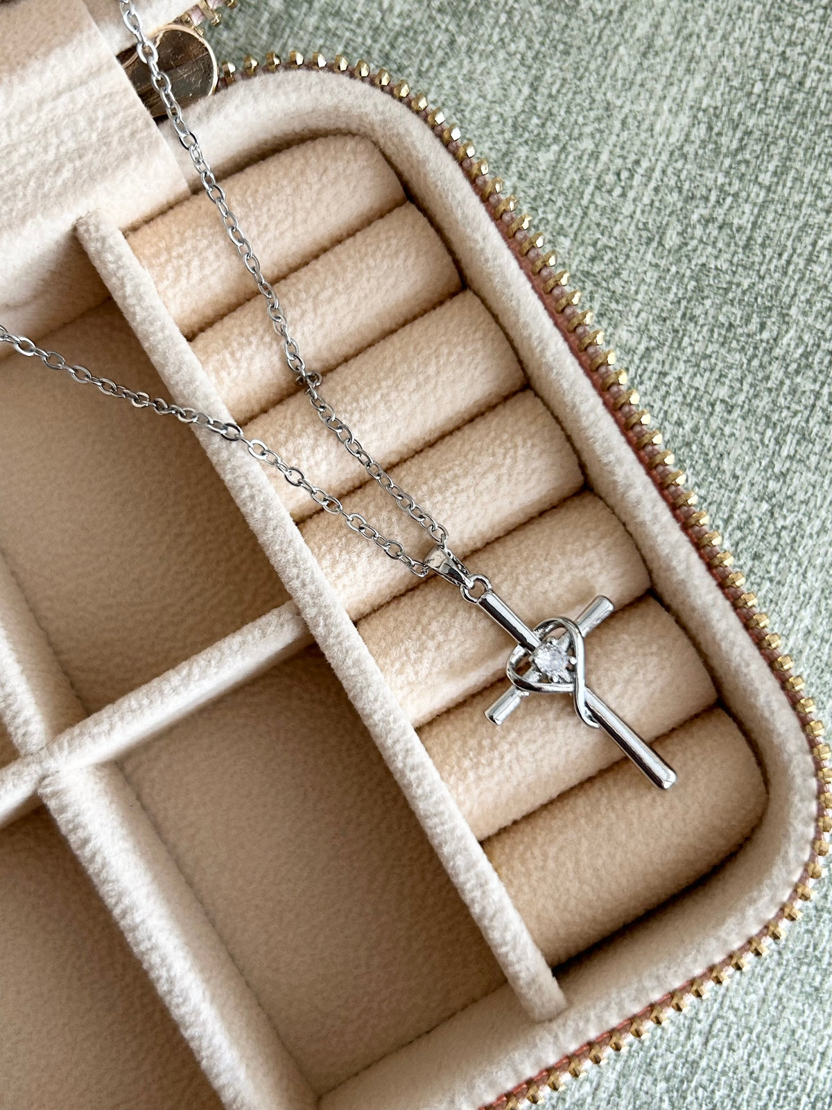 The Sacred Heart Necklace (Stainless Steel)