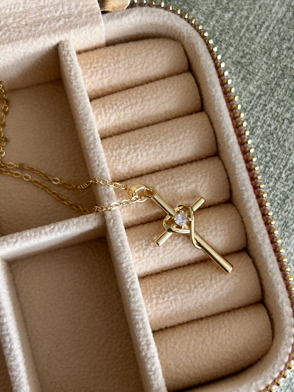 The Sacred Heart Necklace (Gold-plated)